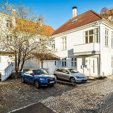 Central Apartment With Balcony, Self-Check In & Private Entrance Bergen Exteriér fotografie