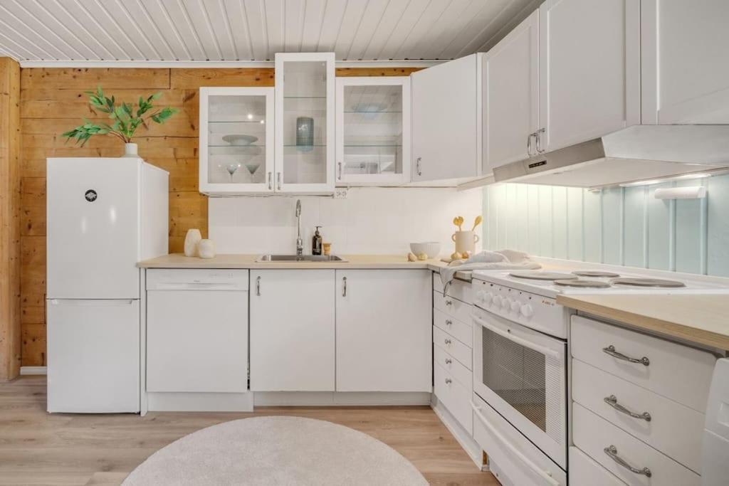 Central Apartment With Balcony, Self-Check In & Private Entrance Bergen Exteriér fotografie