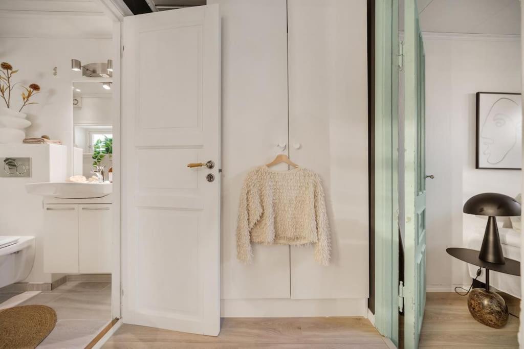 Central Apartment With Balcony, Self-Check In & Private Entrance Bergen Exteriér fotografie