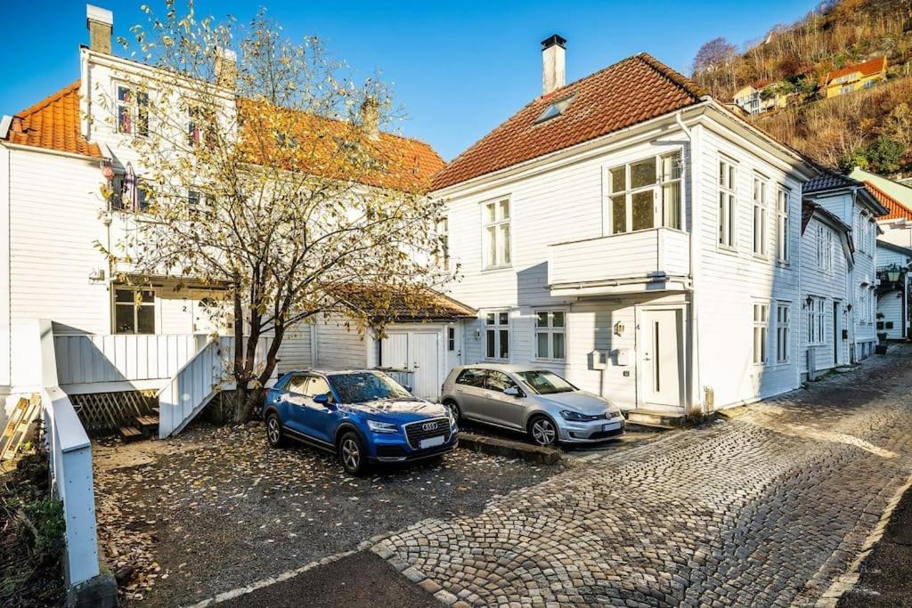 Central Apartment With Balcony, Self-Check In & Private Entrance Bergen Exteriér fotografie